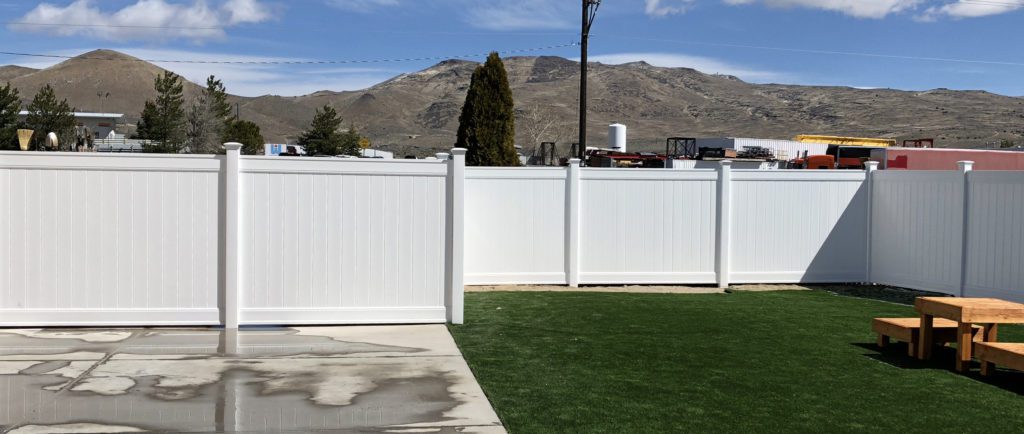 vinyl privacy fence