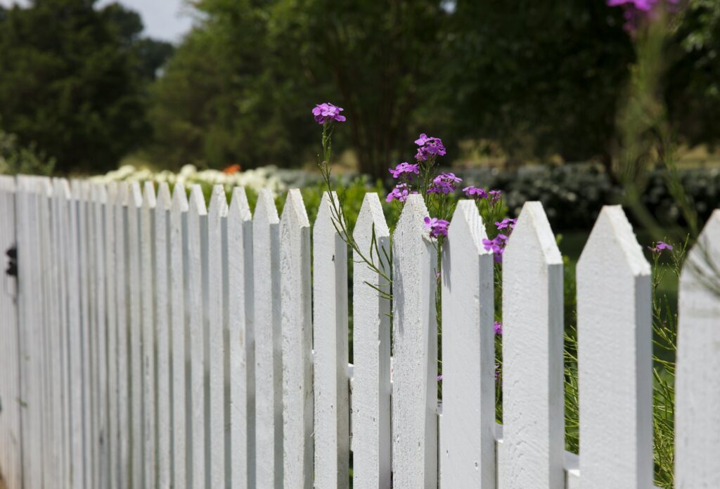custom fences and fence installation options